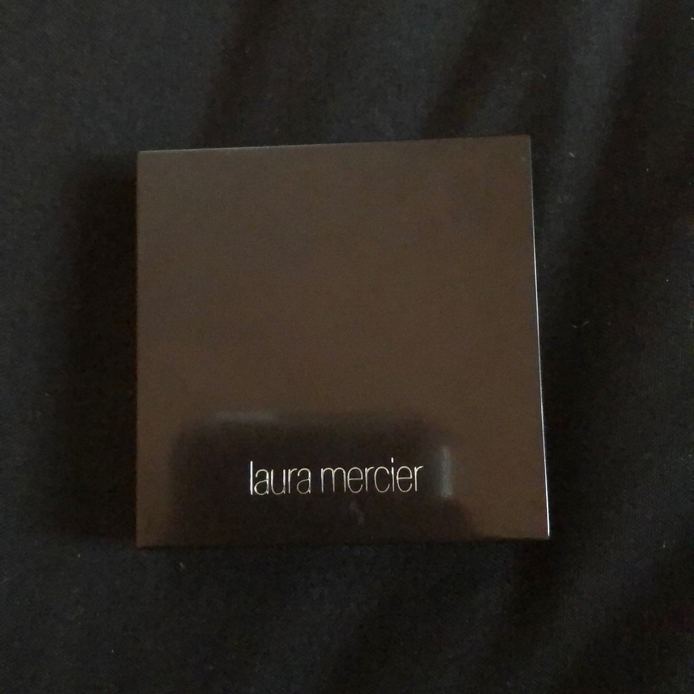 laura mercier matte radiance backed powder